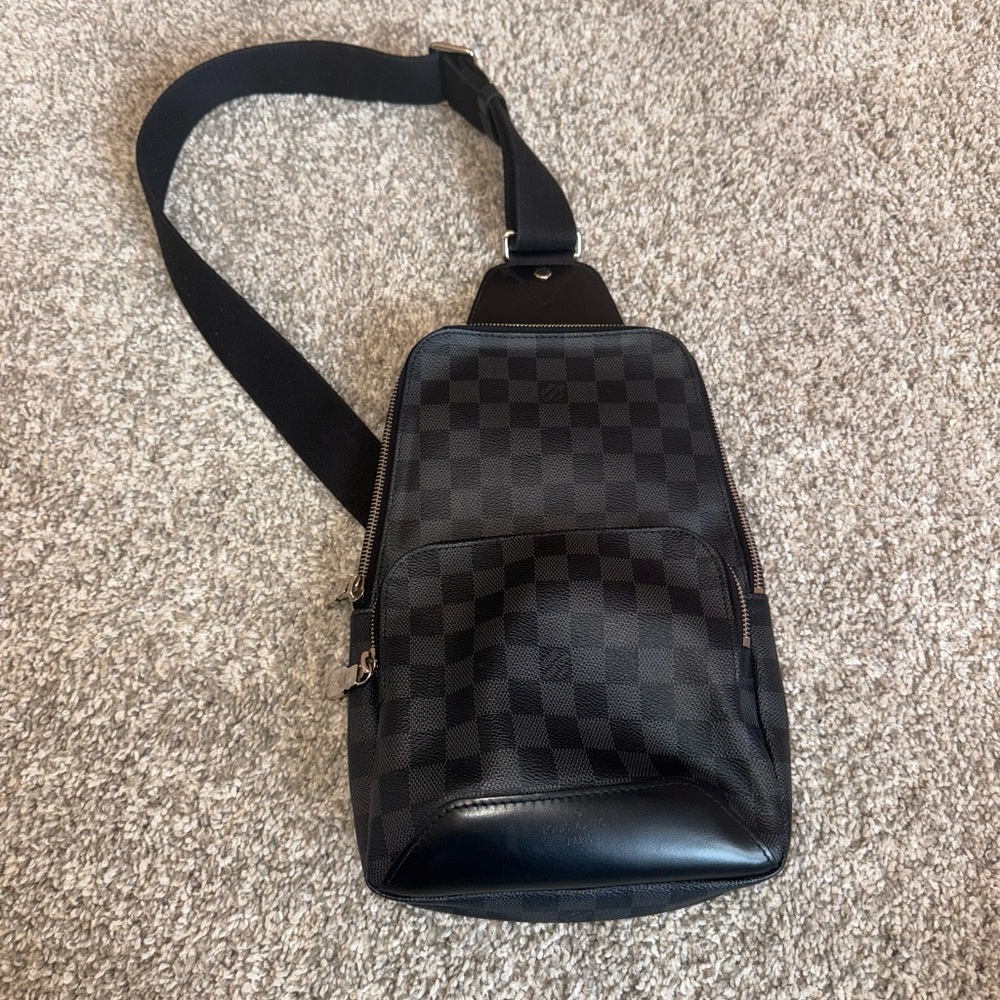 Men’s Louis Vuitton Damier Sling Bag